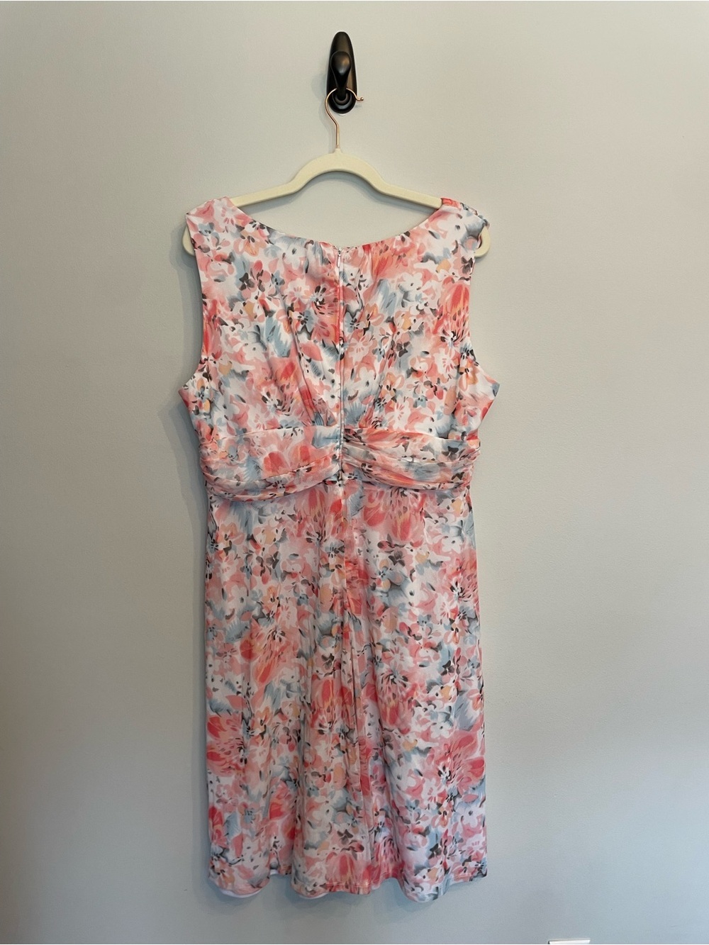 cleo Coral and Blush Floral V‑Neck Midi Dress - Picture 6 of 10